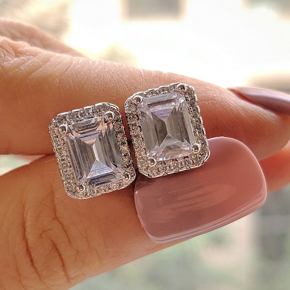 NEW 18K White Gold Diamond Halo Stud Earrings Y - Picture 3 of 4